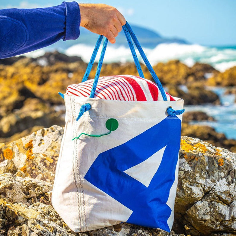 Recycled sail shoulder purse – saonamarine